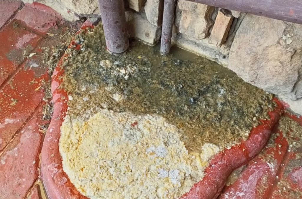 Blocked Drains Cleaning – Efficient Drain Unblocking Services Image of a blocked drain, representing drain cleaning services.