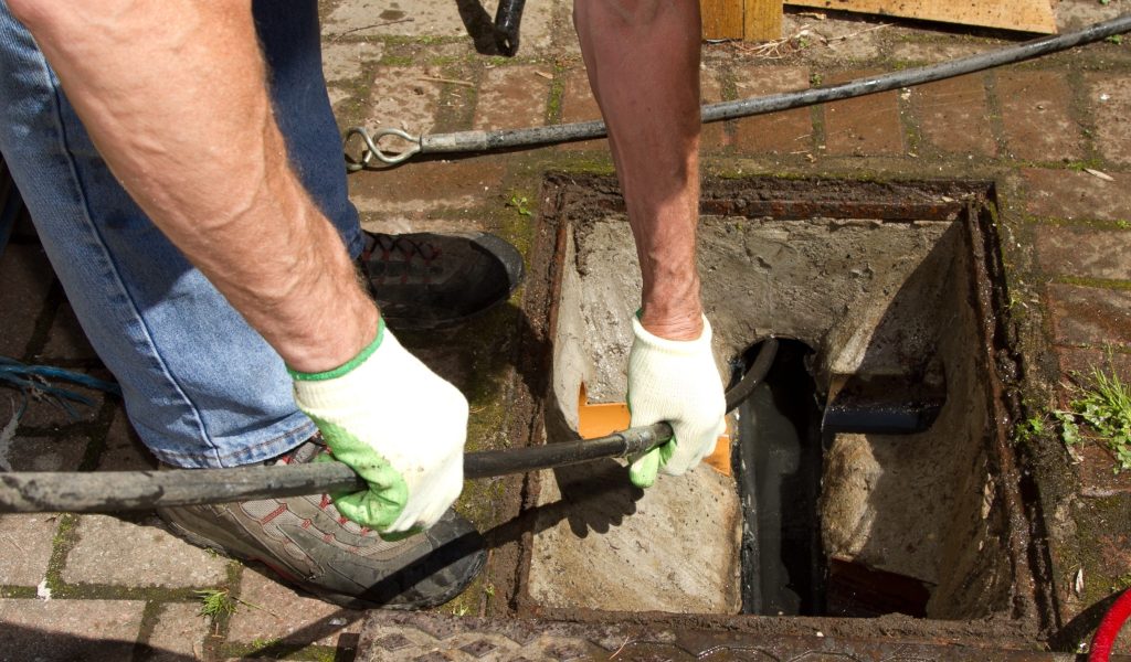 Unblocking-Outdoor-drain-3